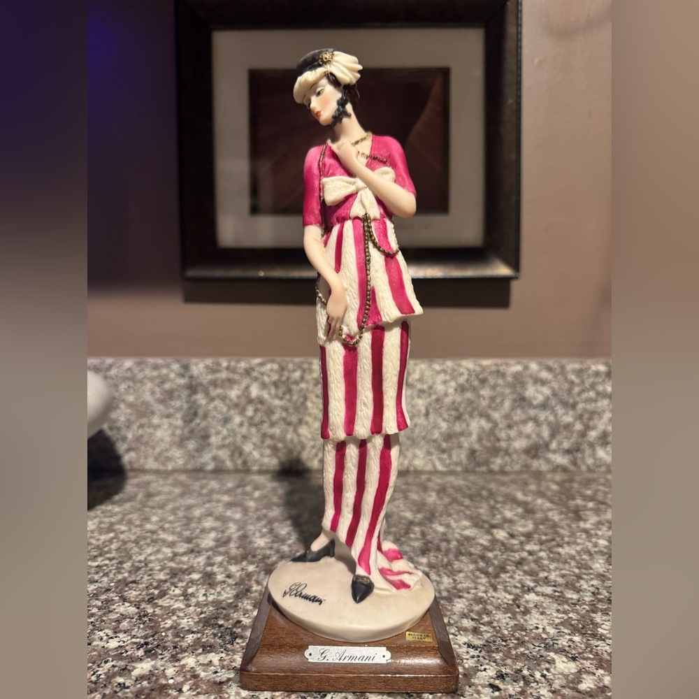 Vintage Giuseppe Armani Figurine – Elegant Handcrafted Collectible